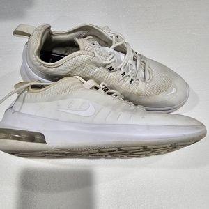 White Nike Air Max